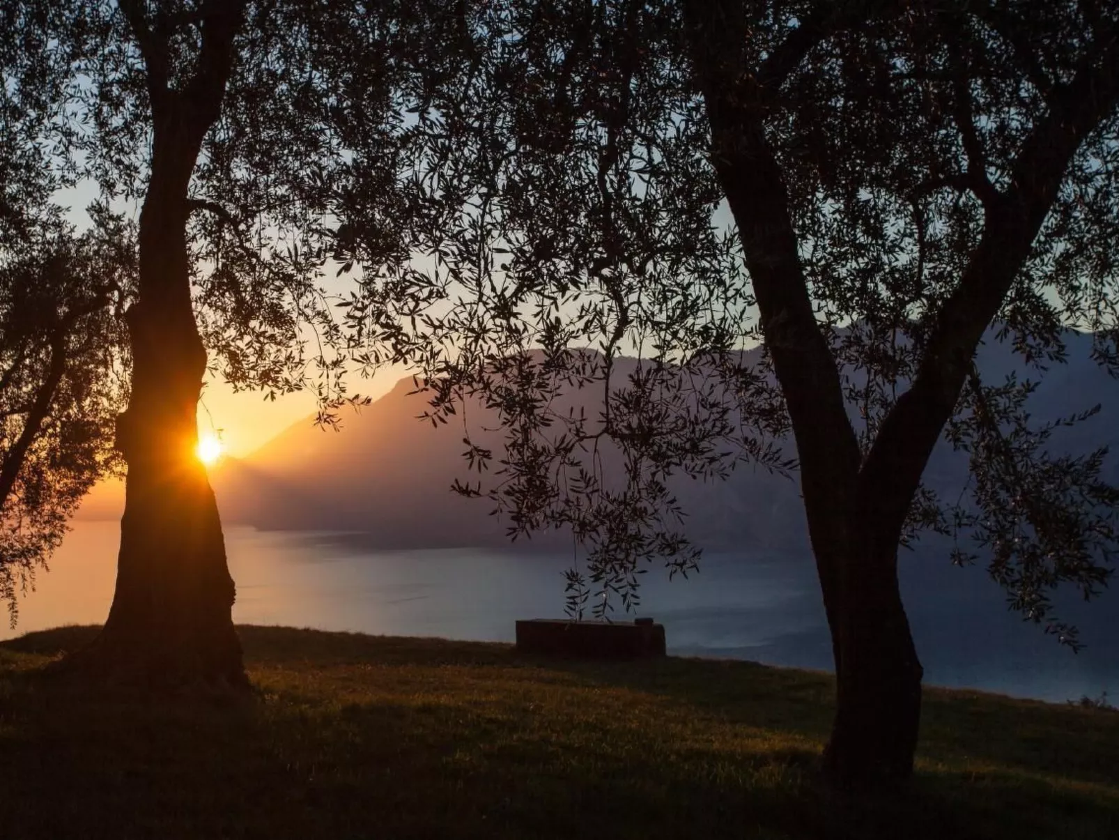 Rustiko-Landhaus mit Infinity-Pool und Seeblick-Dehors