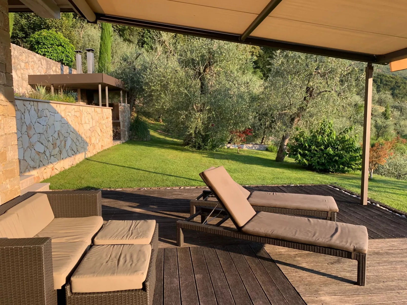 Miralago-Image-tags.info