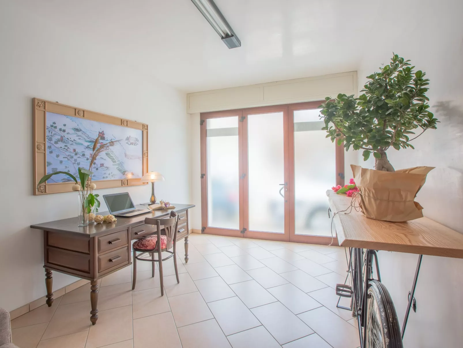 Die Wolke auf den Pedalen-Drinnen