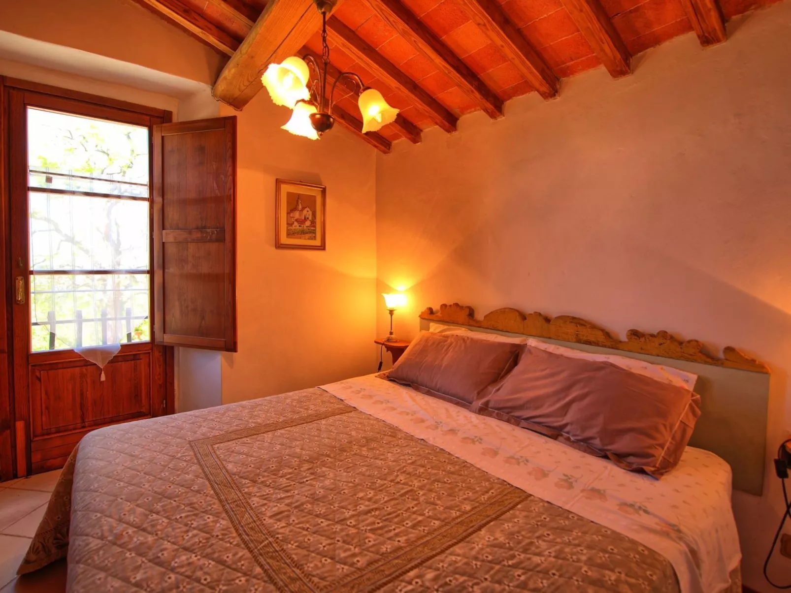 Villa Panzalla Kirche-Inside