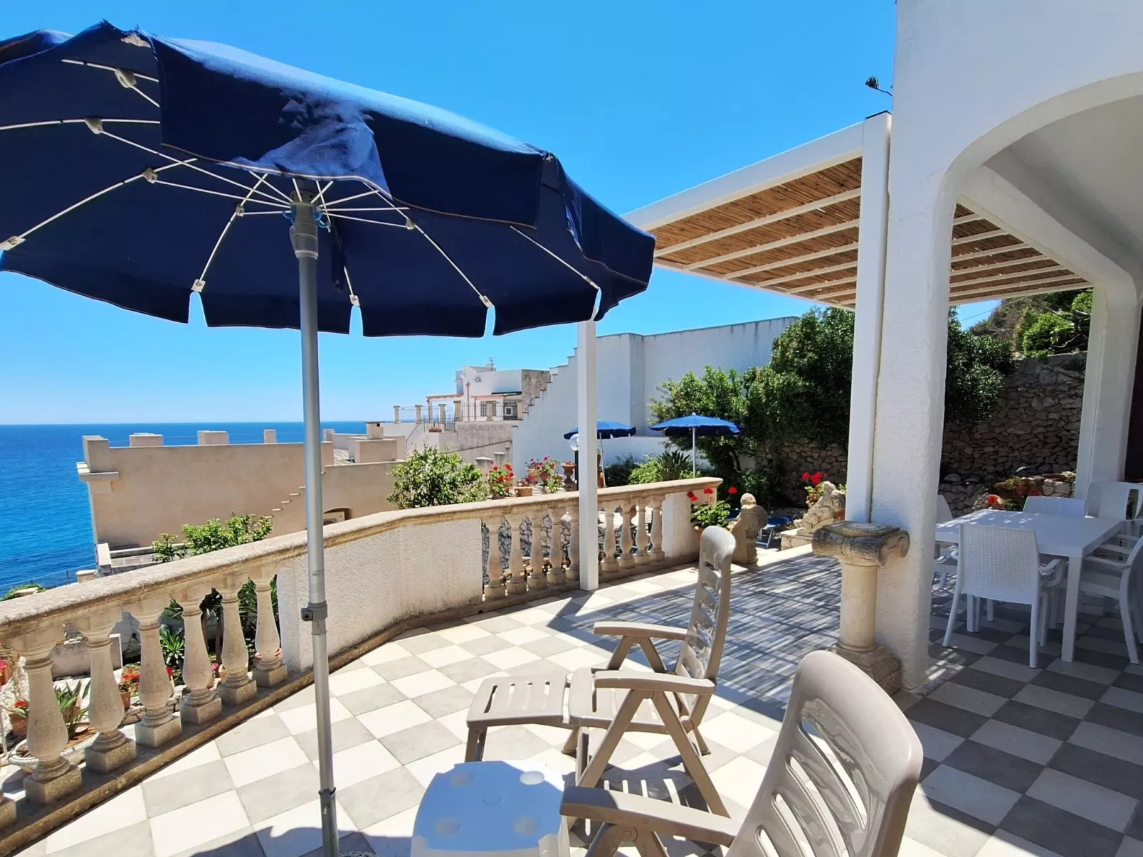 'Villa Rizzo' mit Terrasse-Dehors