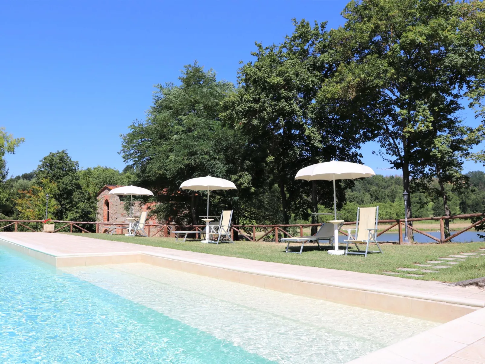 Schönes 1-Zimmer-Apartment-Outside