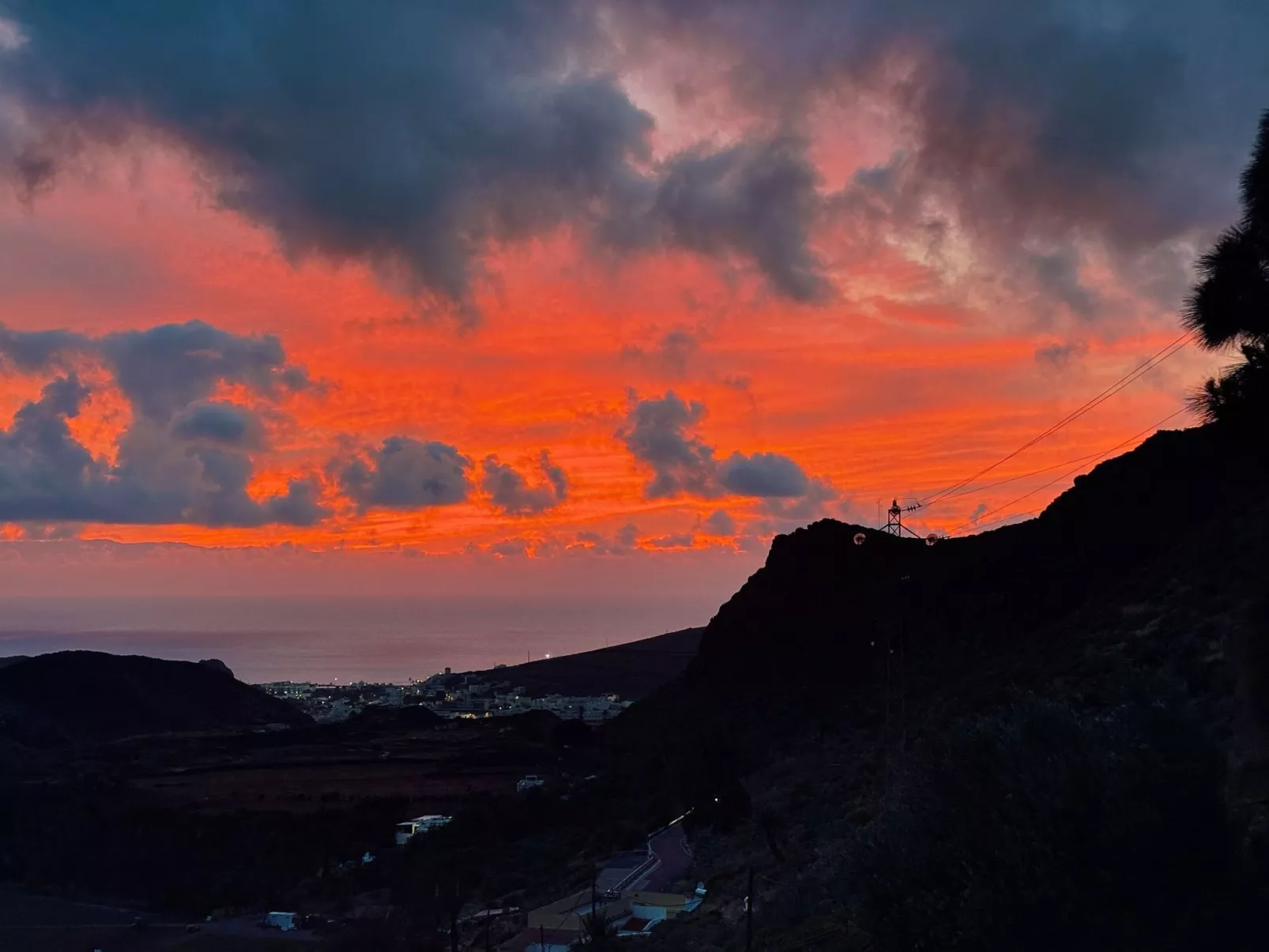 Haus mit Jacuzzi, Blick auf Berge, Meer und Ents-Outside