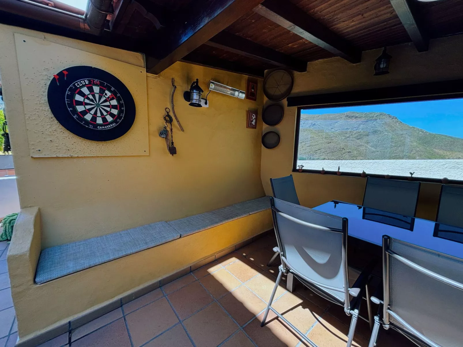 Haus mit beheiztem Schwimmbad, Berg- und Meerbli-Dehors