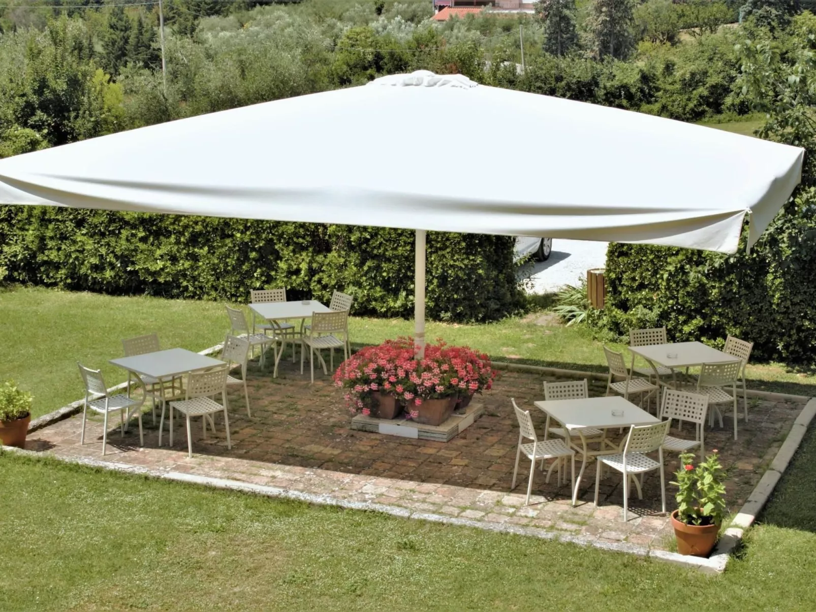 Studio-Apartment mit Sommerpool, Garten und Aussicht-Inside