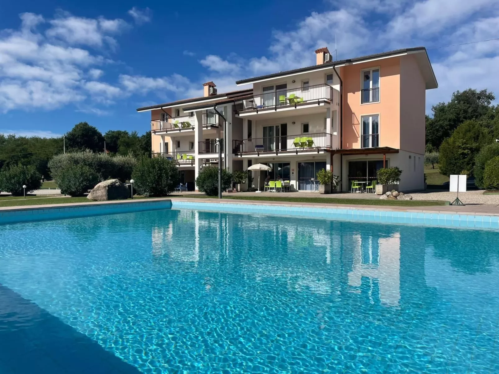 Wohnung in Costermano mit privatem Parkplatz-Dehors