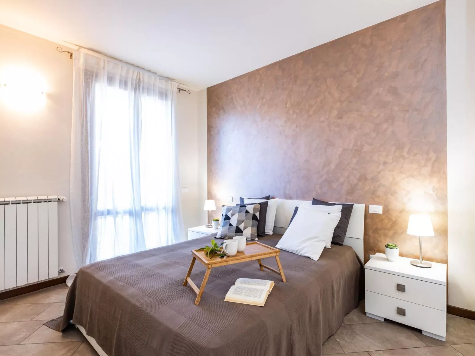 Wohnung mit separatem Eingang und kleinem privaten Innenhof.-Dedans