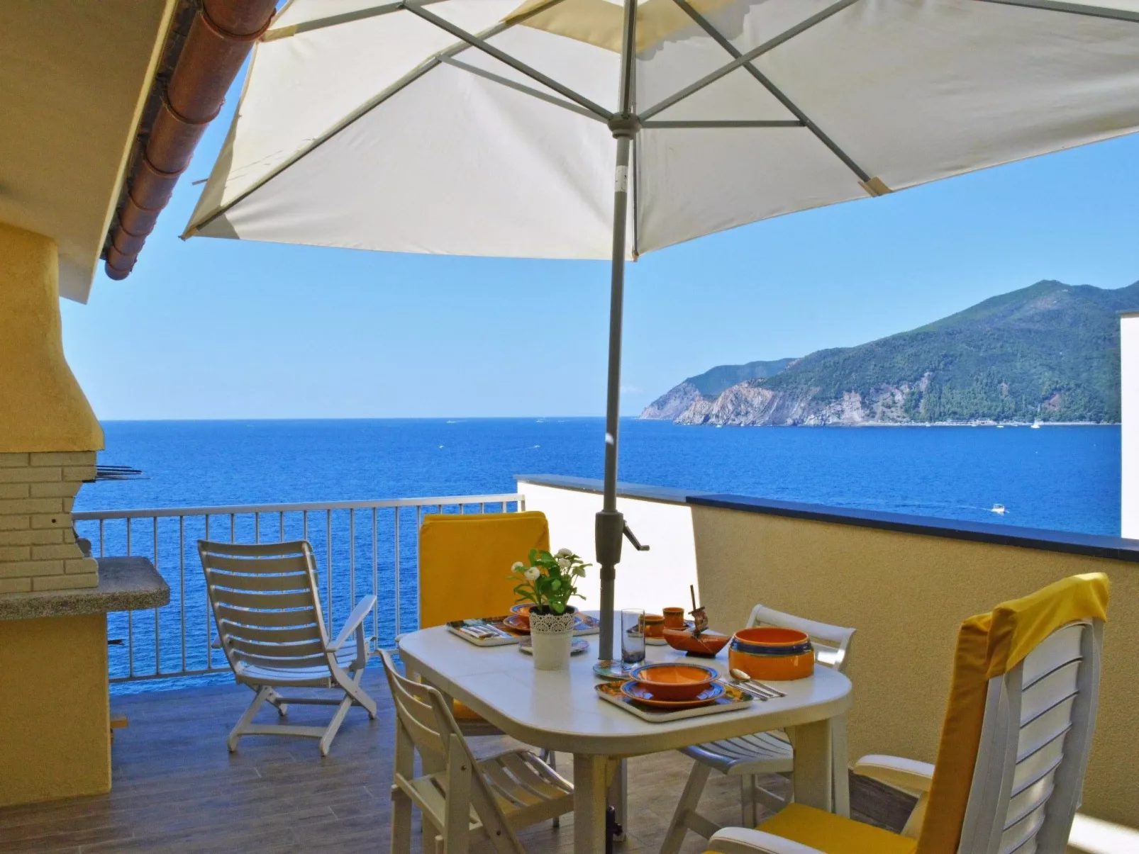 Charmantes Appartement in Moneglia mit Großer Terrasse-Dehors