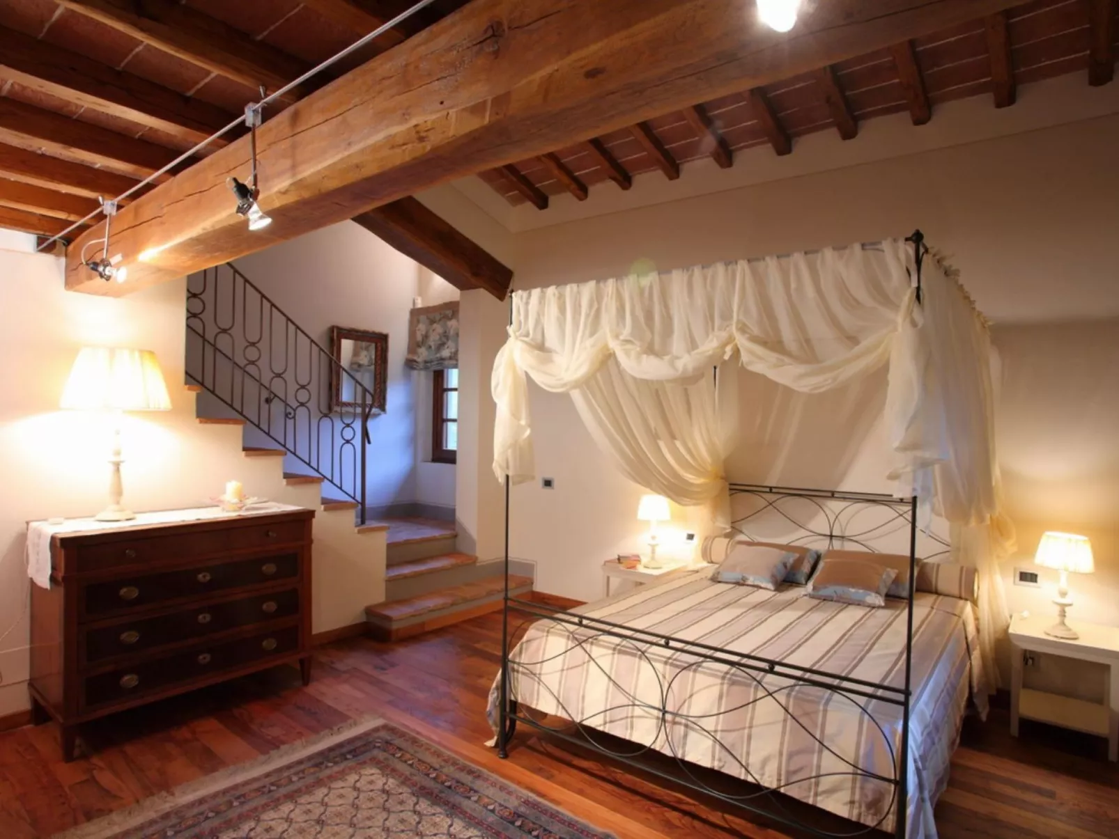 Villa mit privatem Pool und Wellnessbereich-Inside