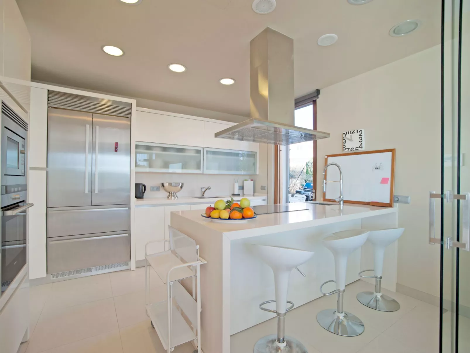 Majestätische Villa mit 5 Schlafzimmern und Pool direkt am Meer-Drinnen