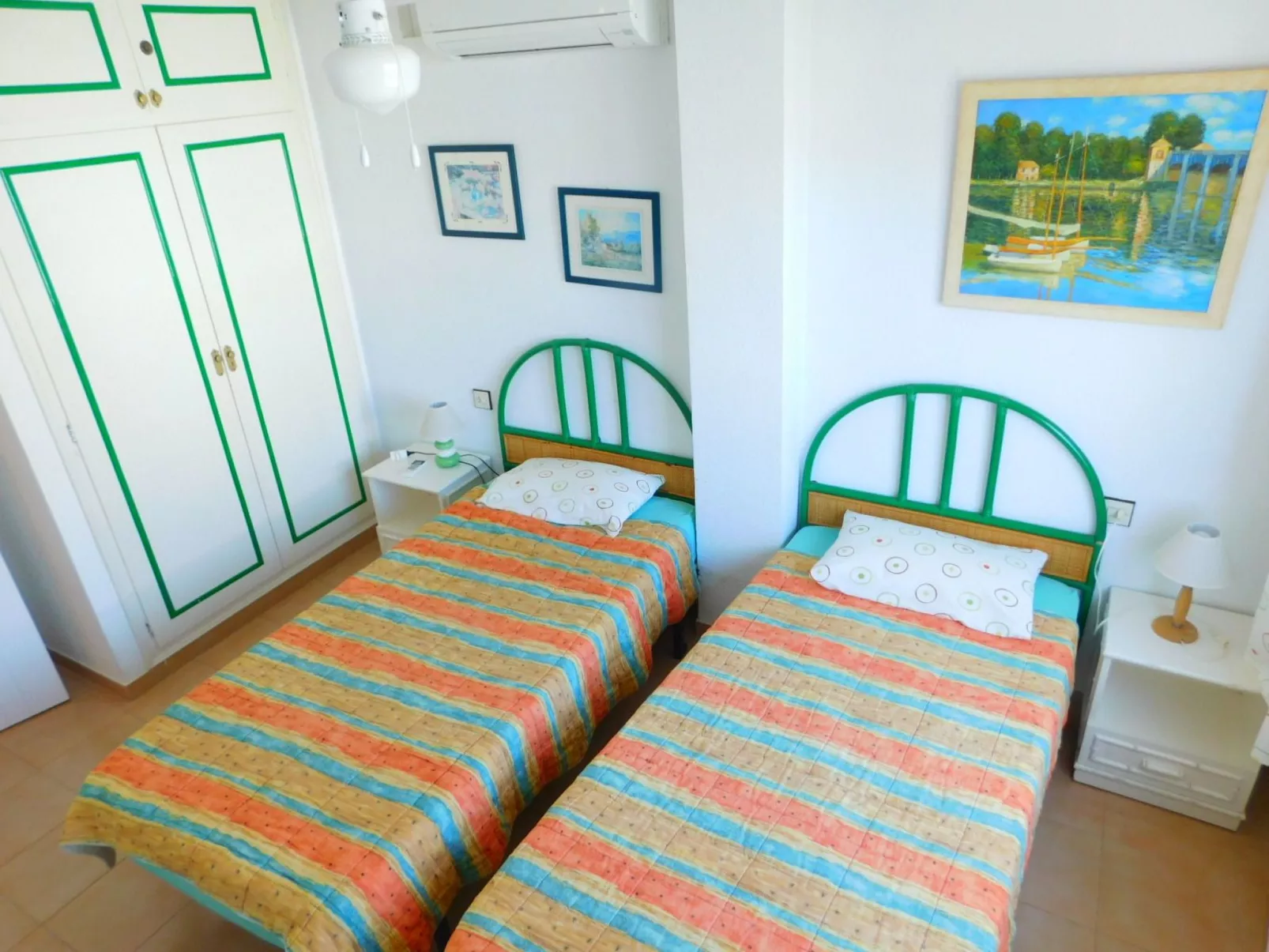 Mit großer Terrasse und Parkplatz in Salatar, Roses-Inside