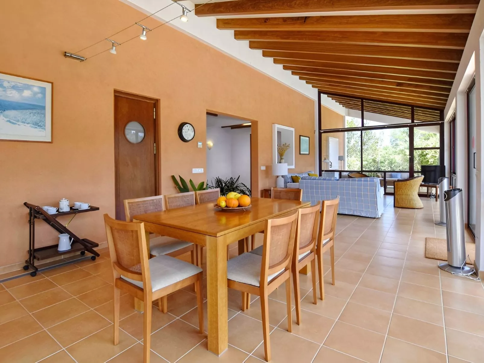 Finca in Meeresnähe mit Schwimmbad und Kinderbecken-Drinnen