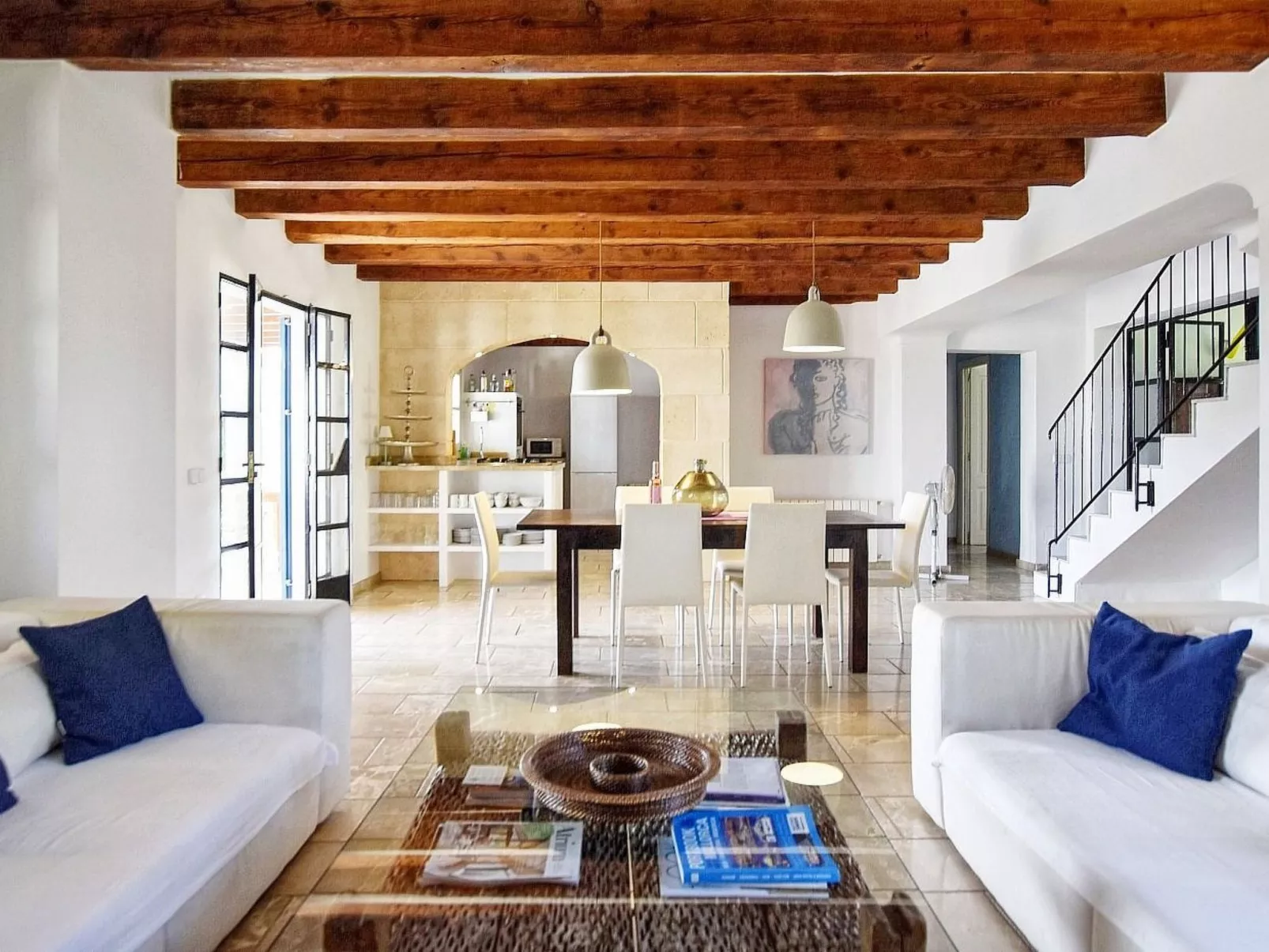 Ibizenkisches Haus mit Pool und Beachvolley-Blick-Drinnen