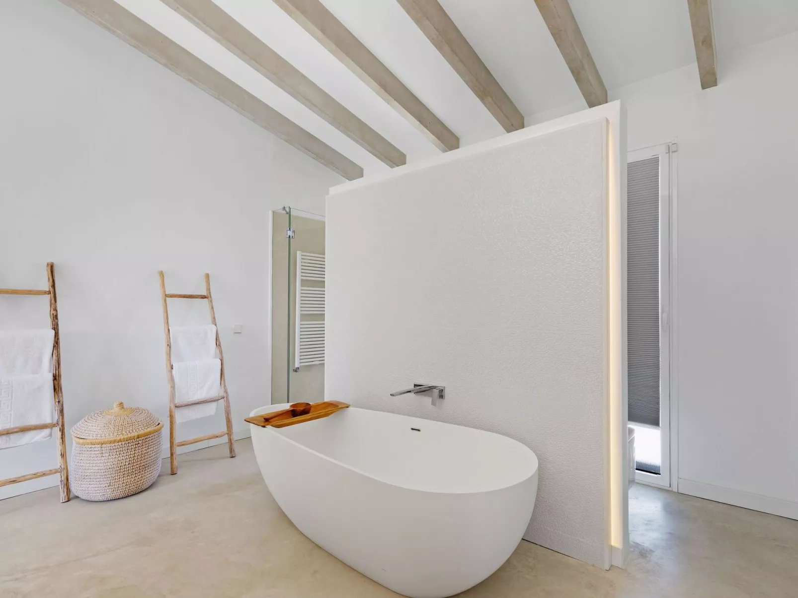 Luxuriöse Villa mit beheiztem Pool für 8 Personen-Draußen