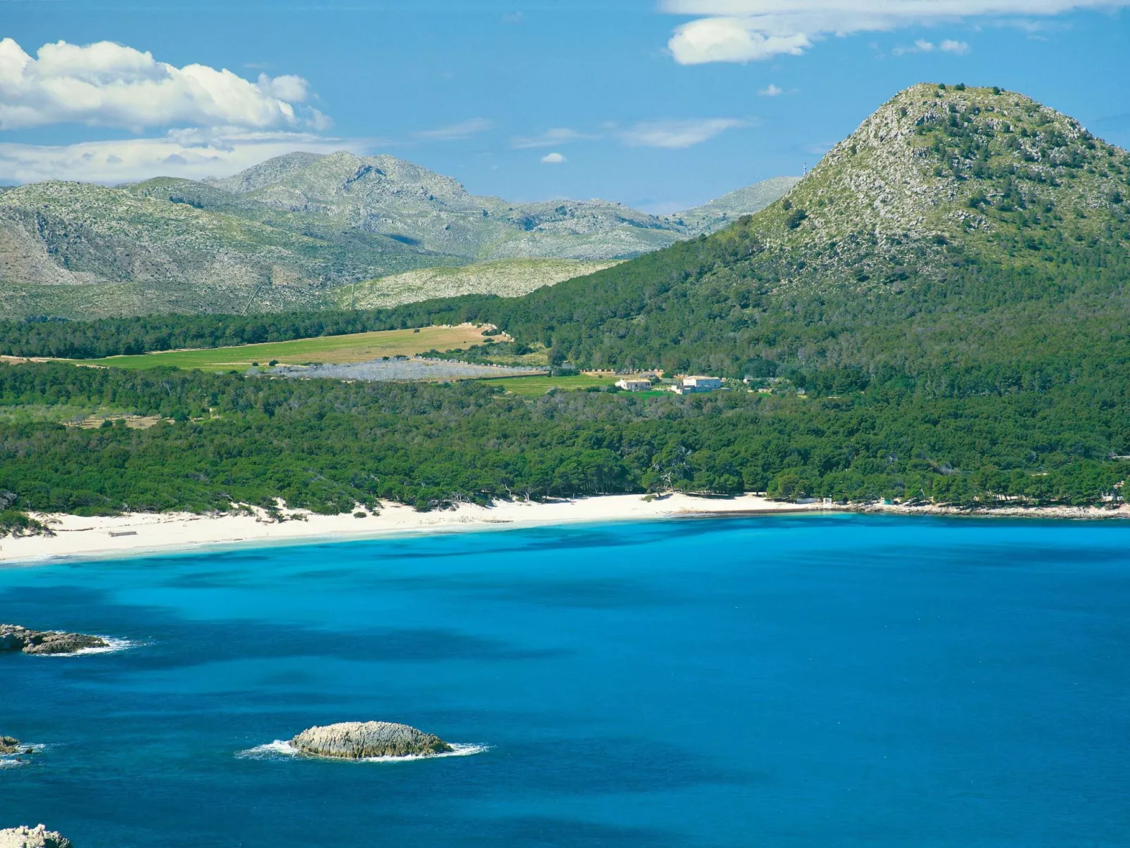 Landhaus mit Garten, Sonnenterrasse sowie überdachter Terrasse und Pool in Stra-Outside