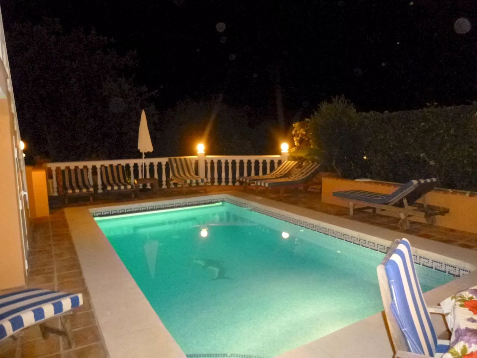 Mit Blick auf das Wasser-Outside