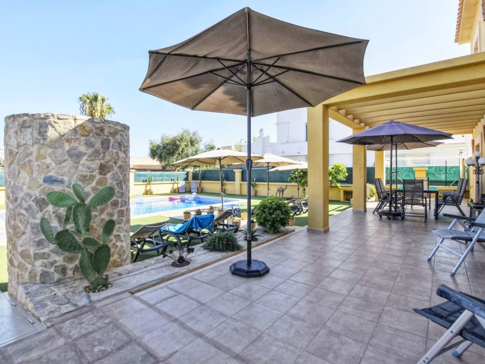 Schöne Villa mit Pool in der Nähe des Strandes-Image-tags.info