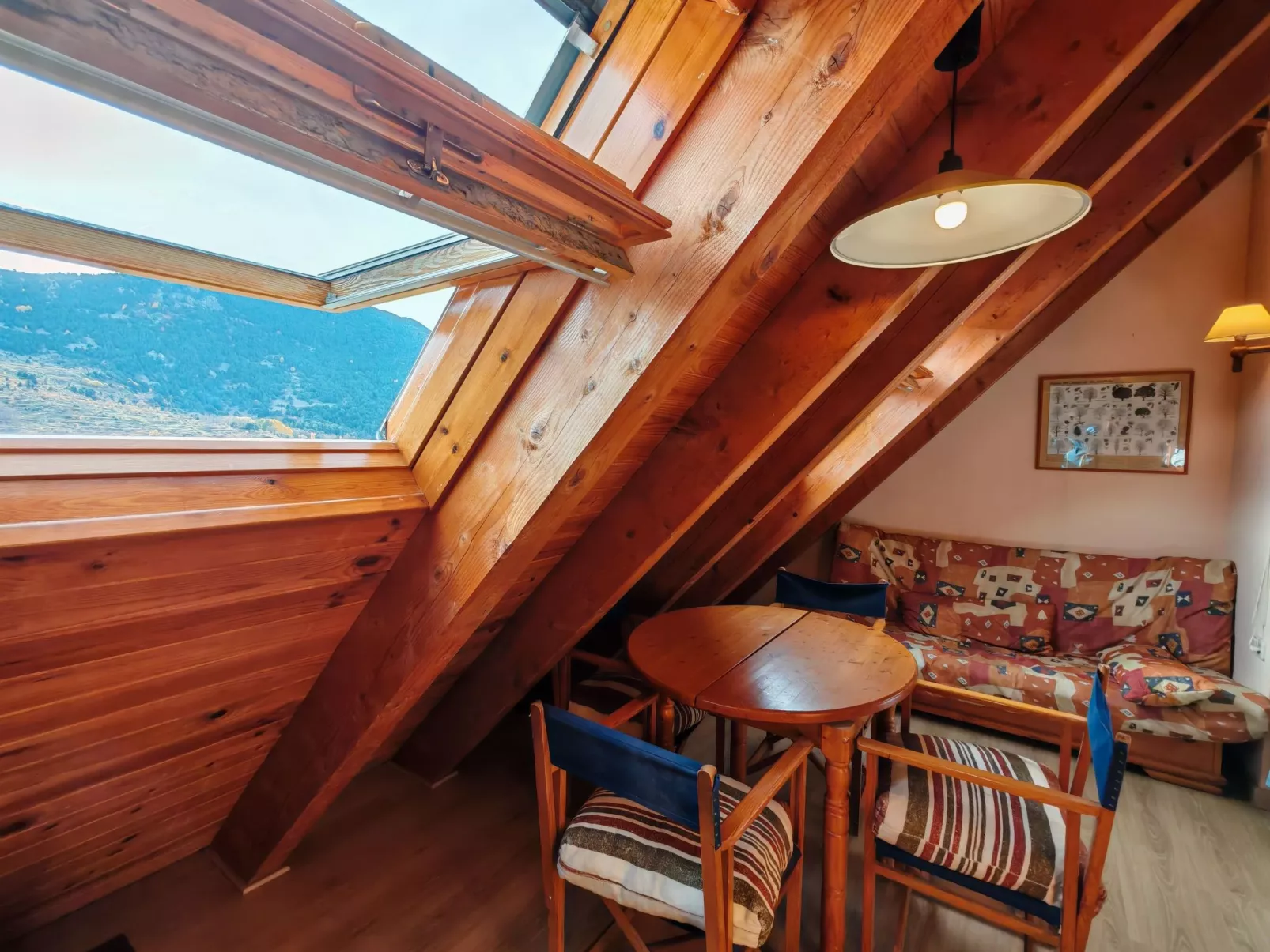 Duplex Cuc 2 Dachgeschoss mit Dachboden und rustikalem Touch Vall de Boí-Dedans