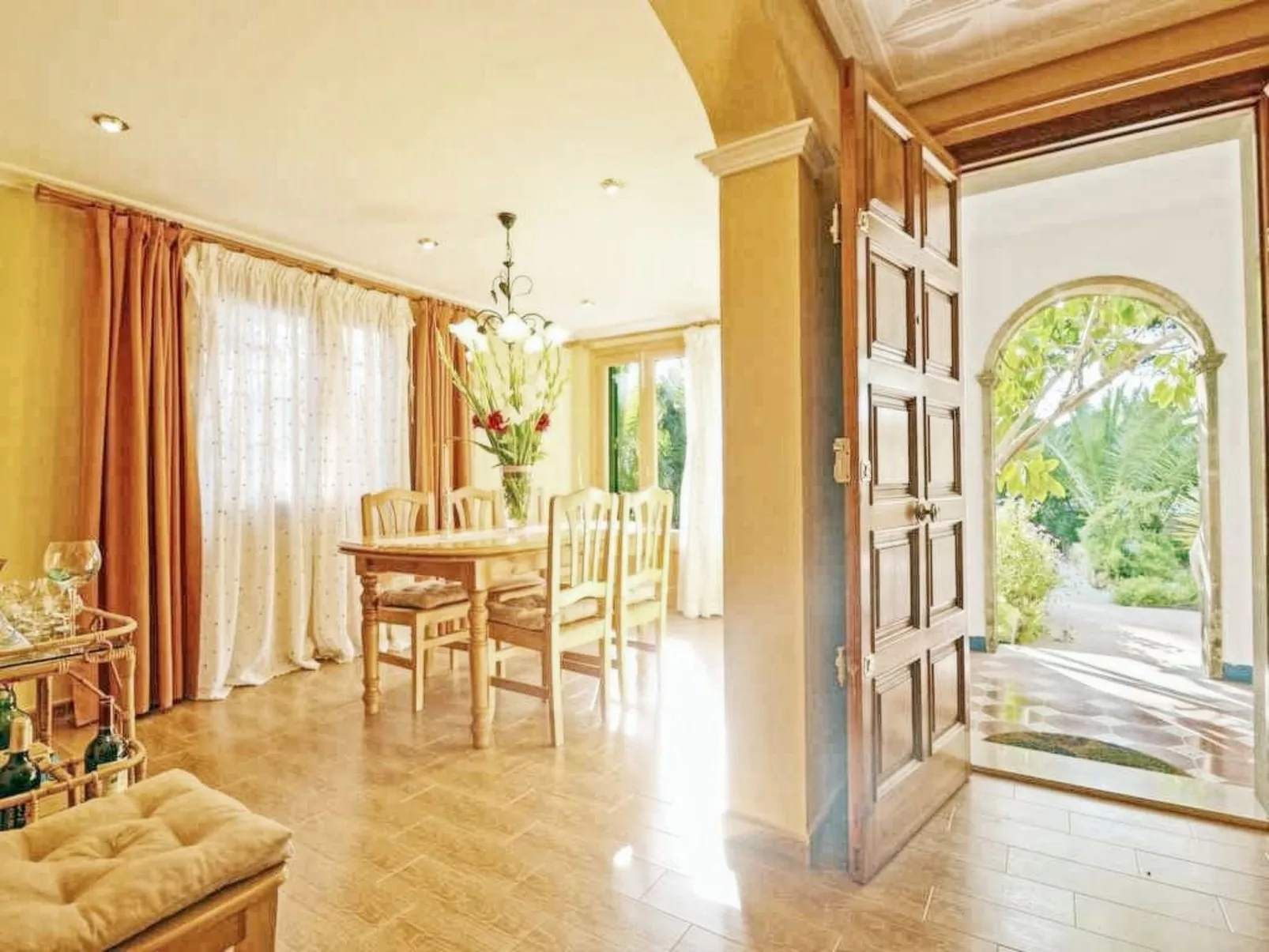 Schöne Villa mit Pool und Garten-Image-tags.info