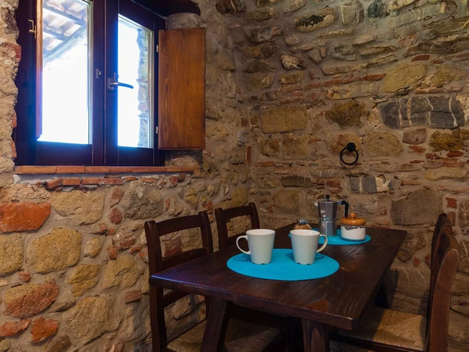 Il Pozzo - Zwei-Zimmer-Wohnung - 1 Schlafzimmer - 1 Badezimmer - Wohnküche - in-Drinnen