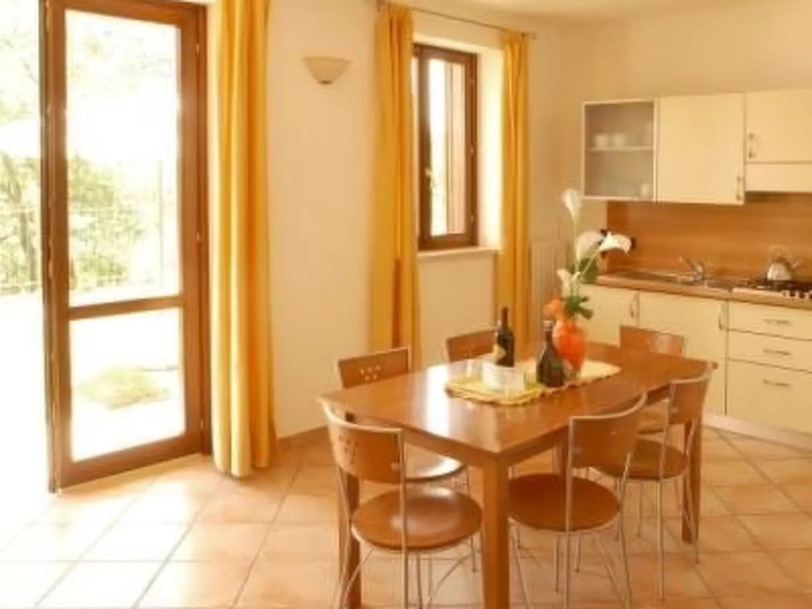 "Dreizimmerwohnung mit Balkon-Drinnen