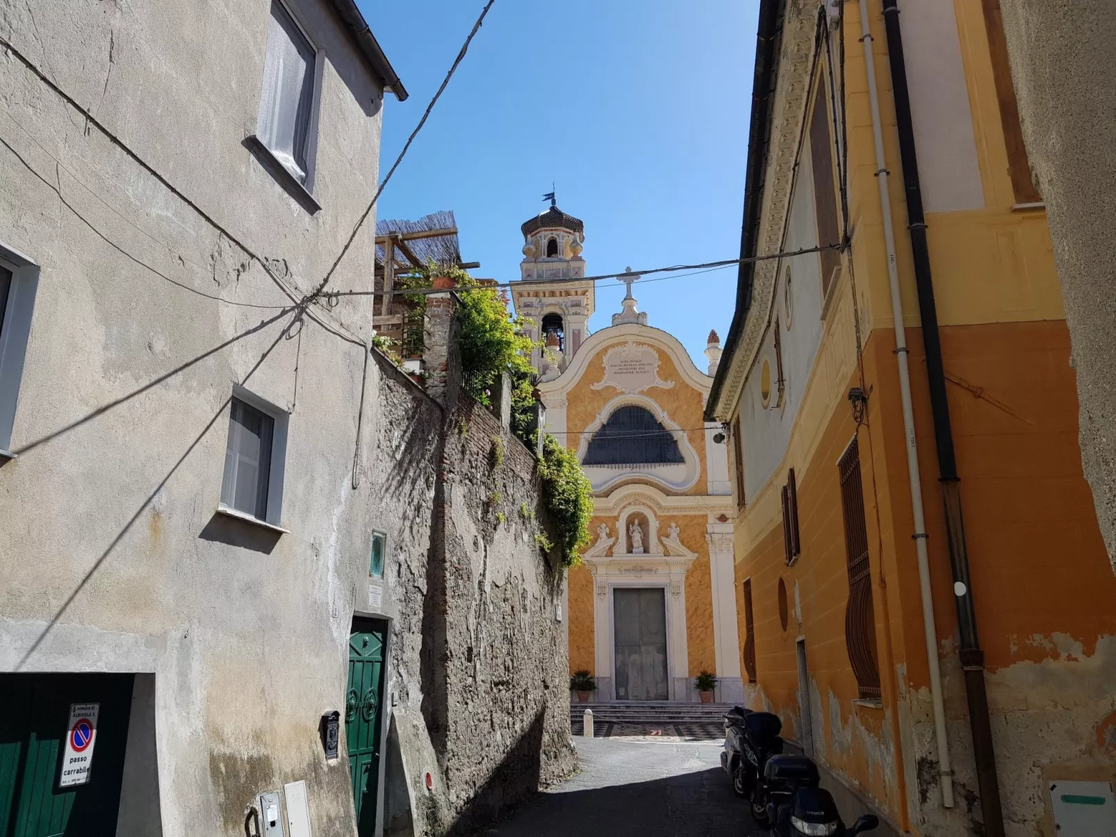 'Las Sardinas-Outside