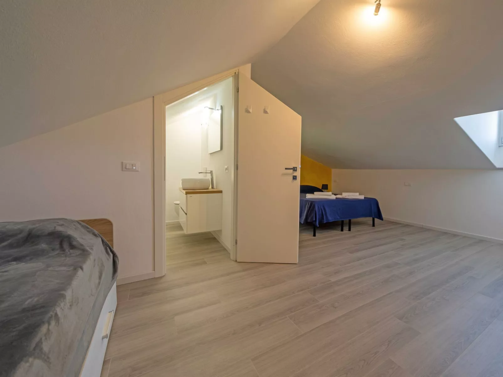 Privater Pool und herrlicher Seeblick-Drinnen