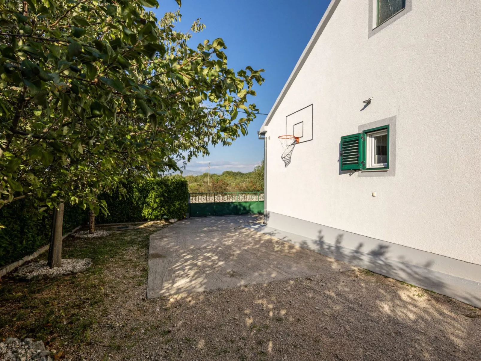 Villa Mirkov San-Dehors