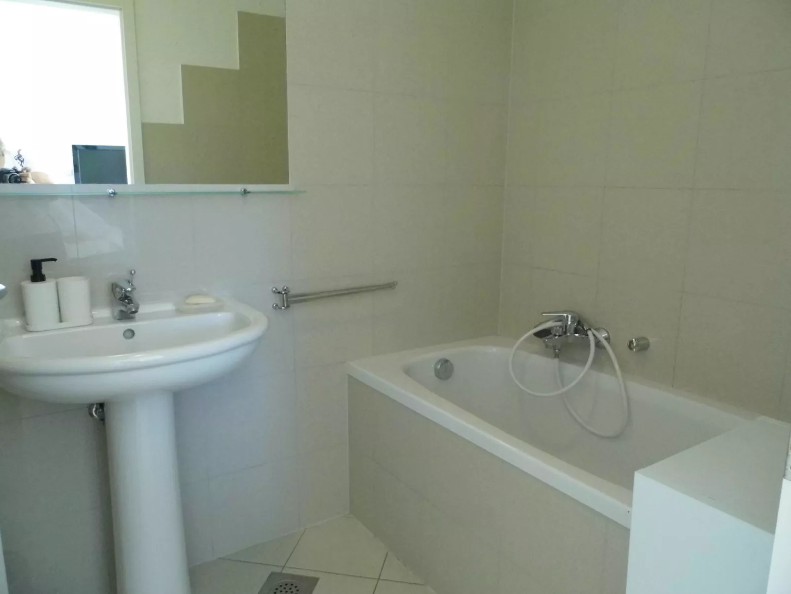 Mit Blick auf das Wasser-Inside