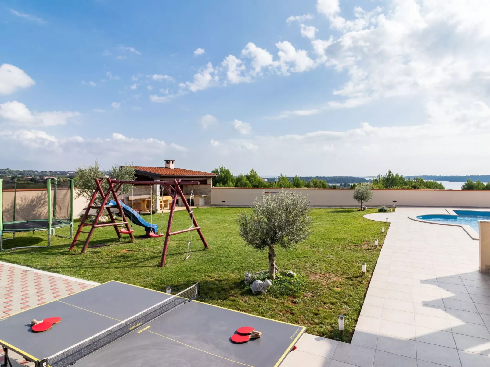 Nettes Ferienhaus in Pomer mit Privatem Pool-Dehors