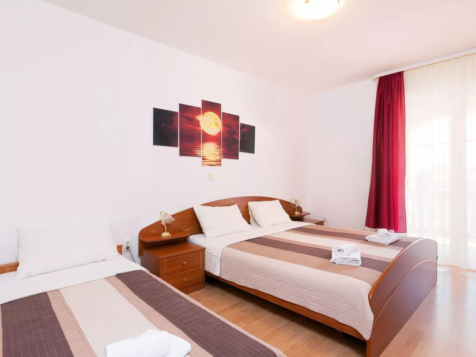 Angenehme Wohnung mit Terrasse und Barbecue-Dedans