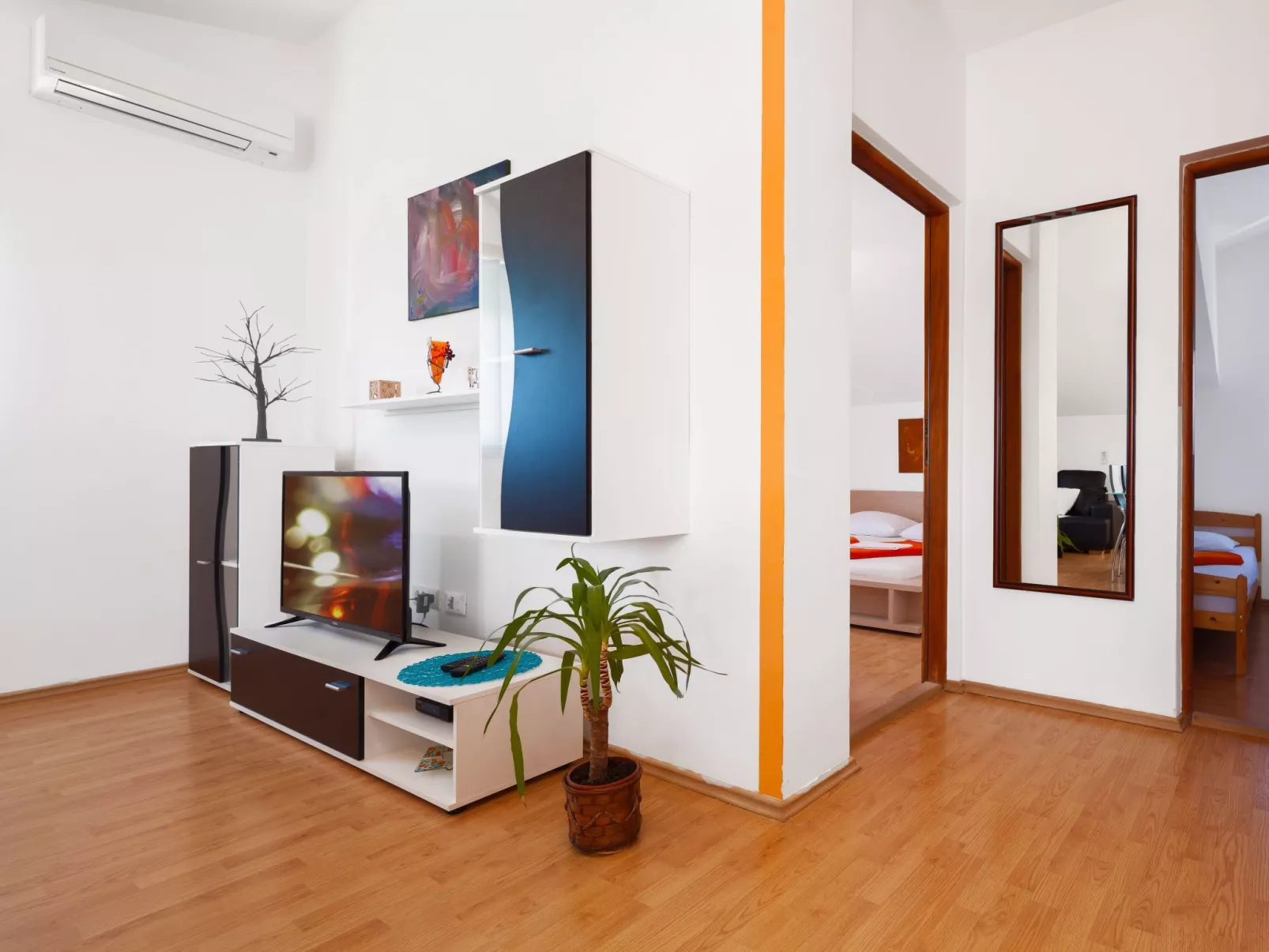 Mit Jacuzzi, Garten und Parkplatz-Drinnen