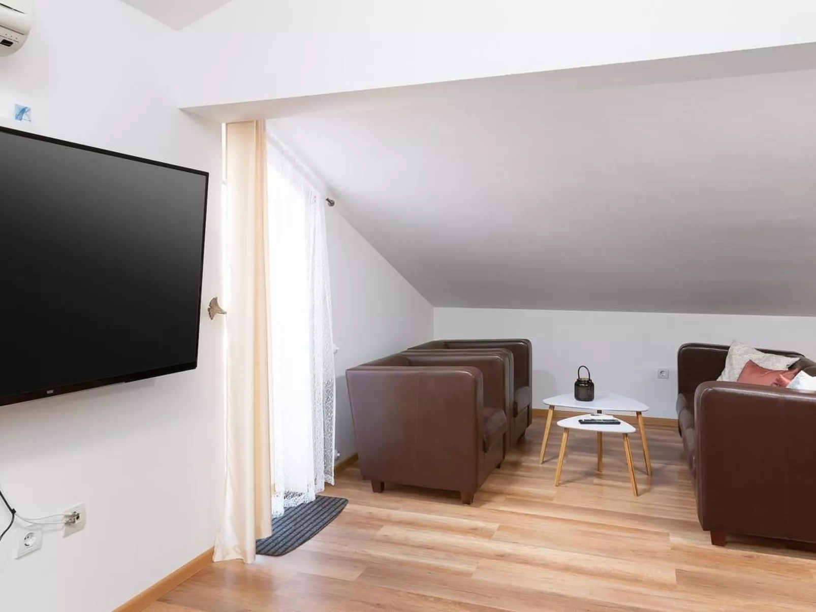 "Marco Polo - M7" mit Terrasse-Inside