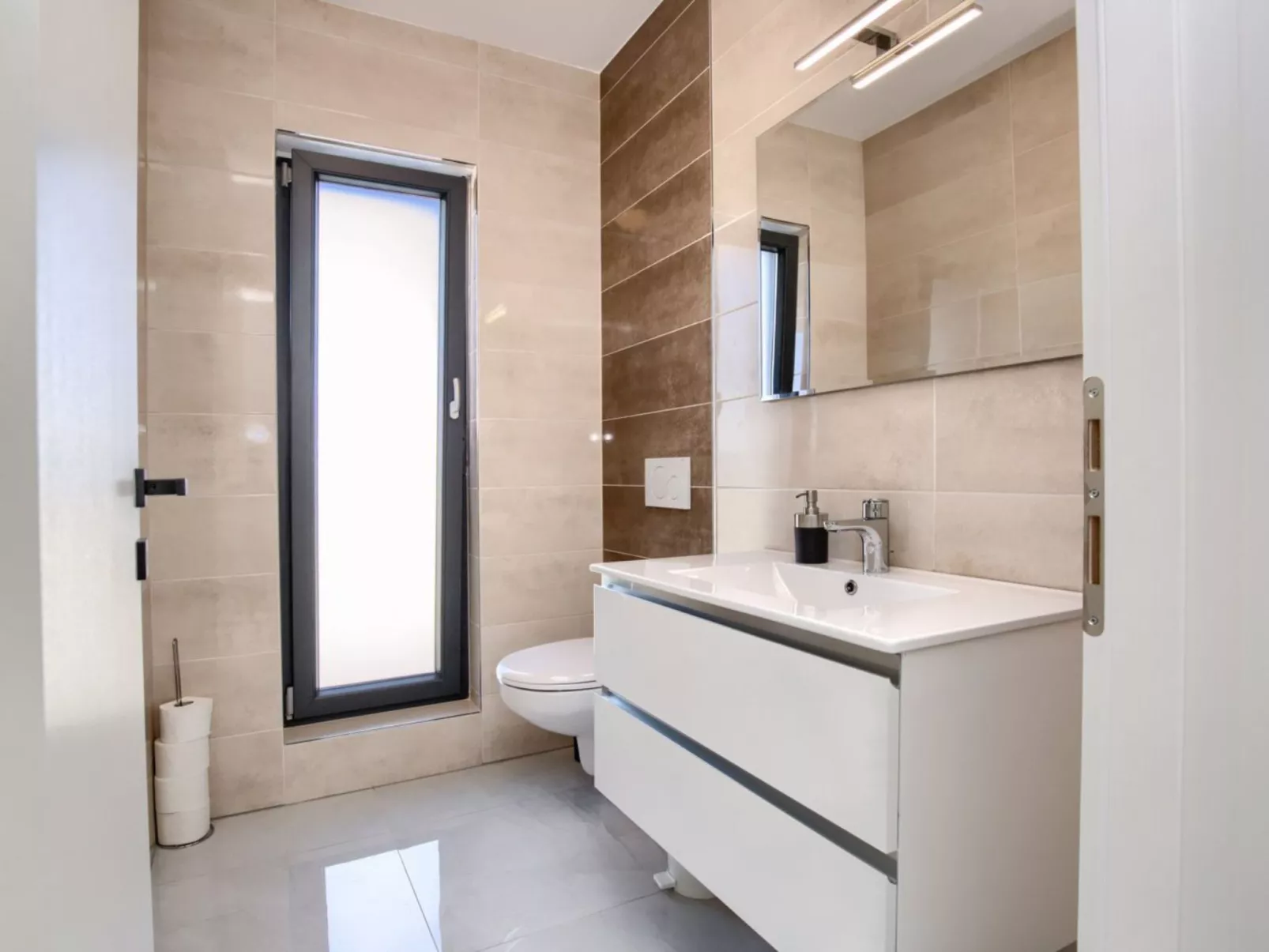 Villa Delfin mit Pool-Dedans