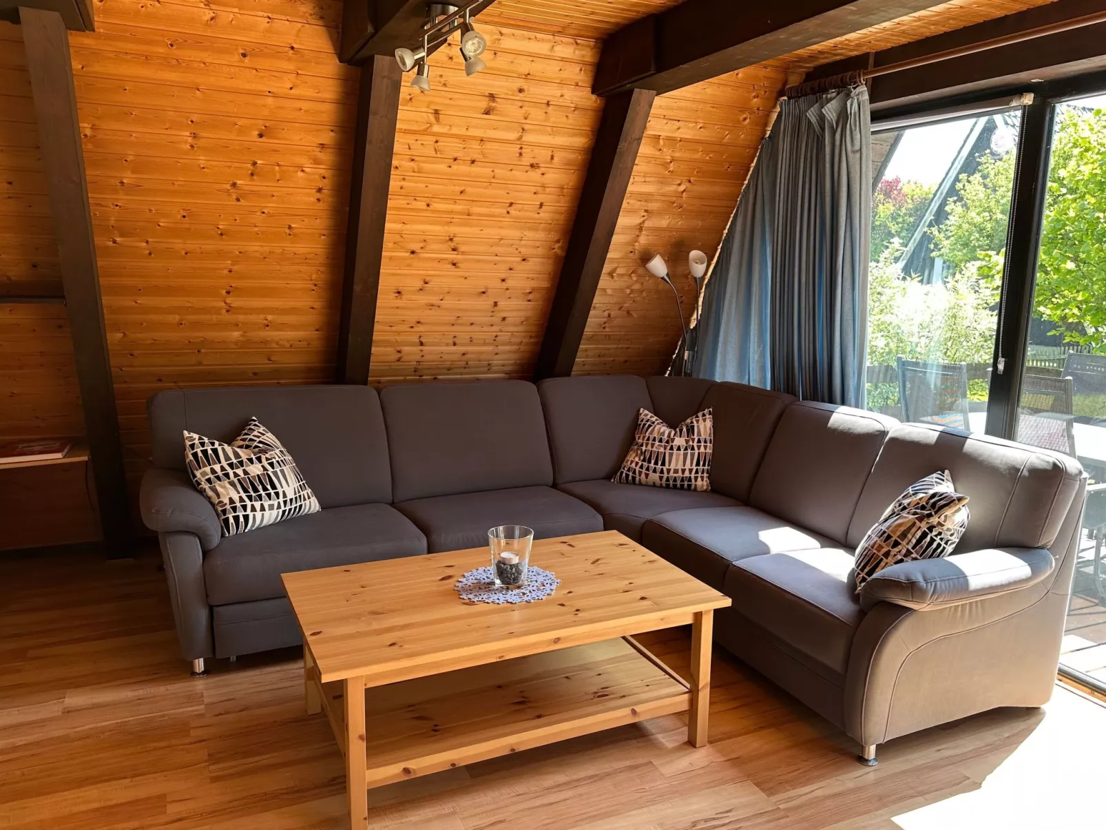 Mit Garten, Grill und Terrasse - Inside