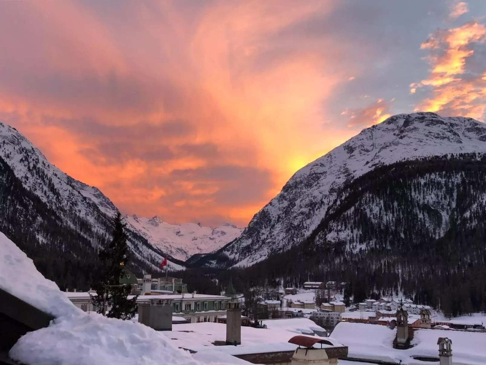 Chesa Cilgia-Draußen