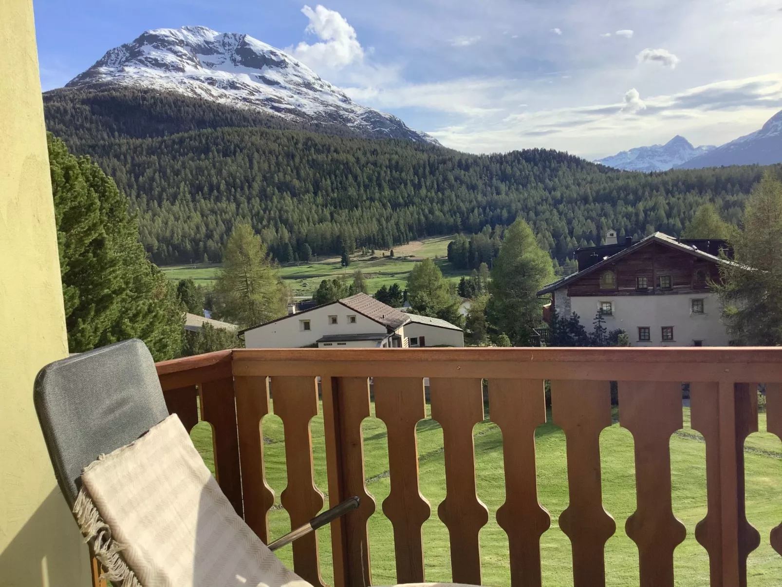 Chesa Auicula-Outside