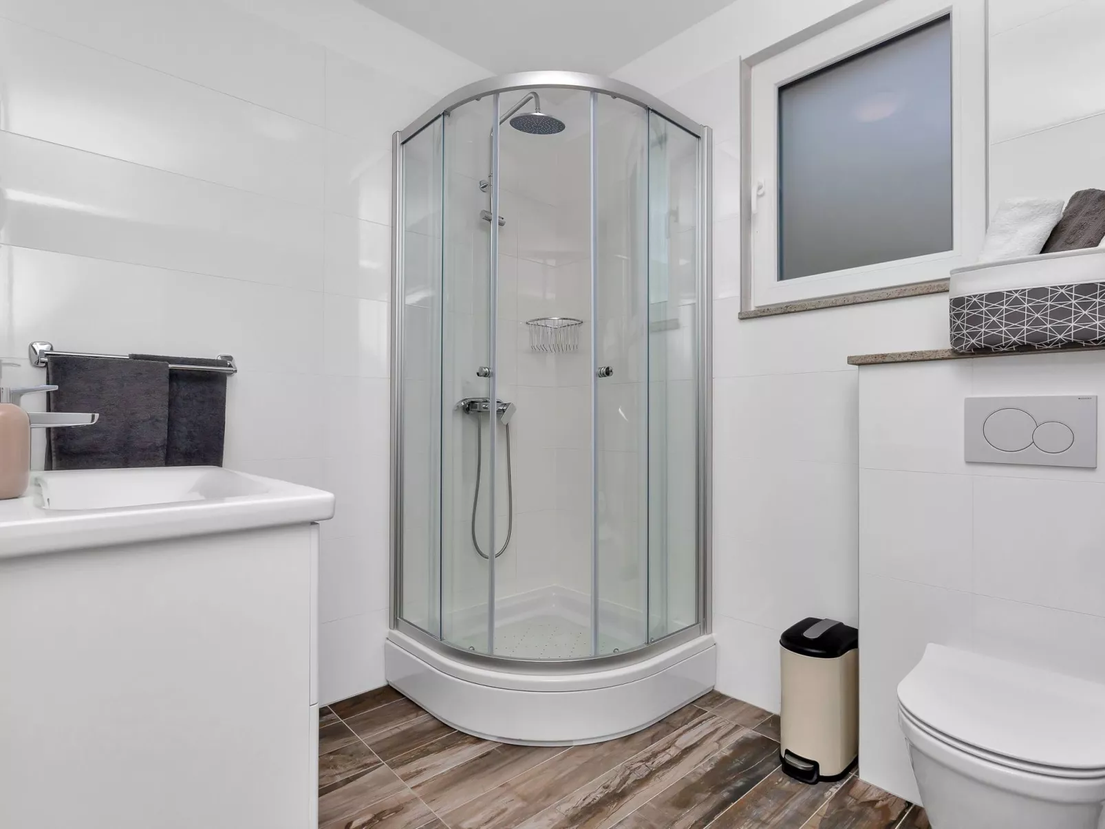 Villa mit beheiztem Pool und fünf Schlafzimmer-Dedans