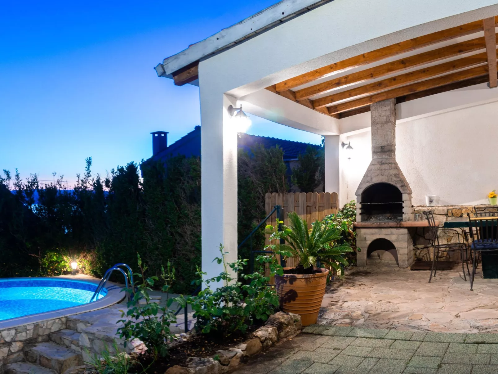 Schönes Haus in Makarska mit privatem Parkplatz-Draußen