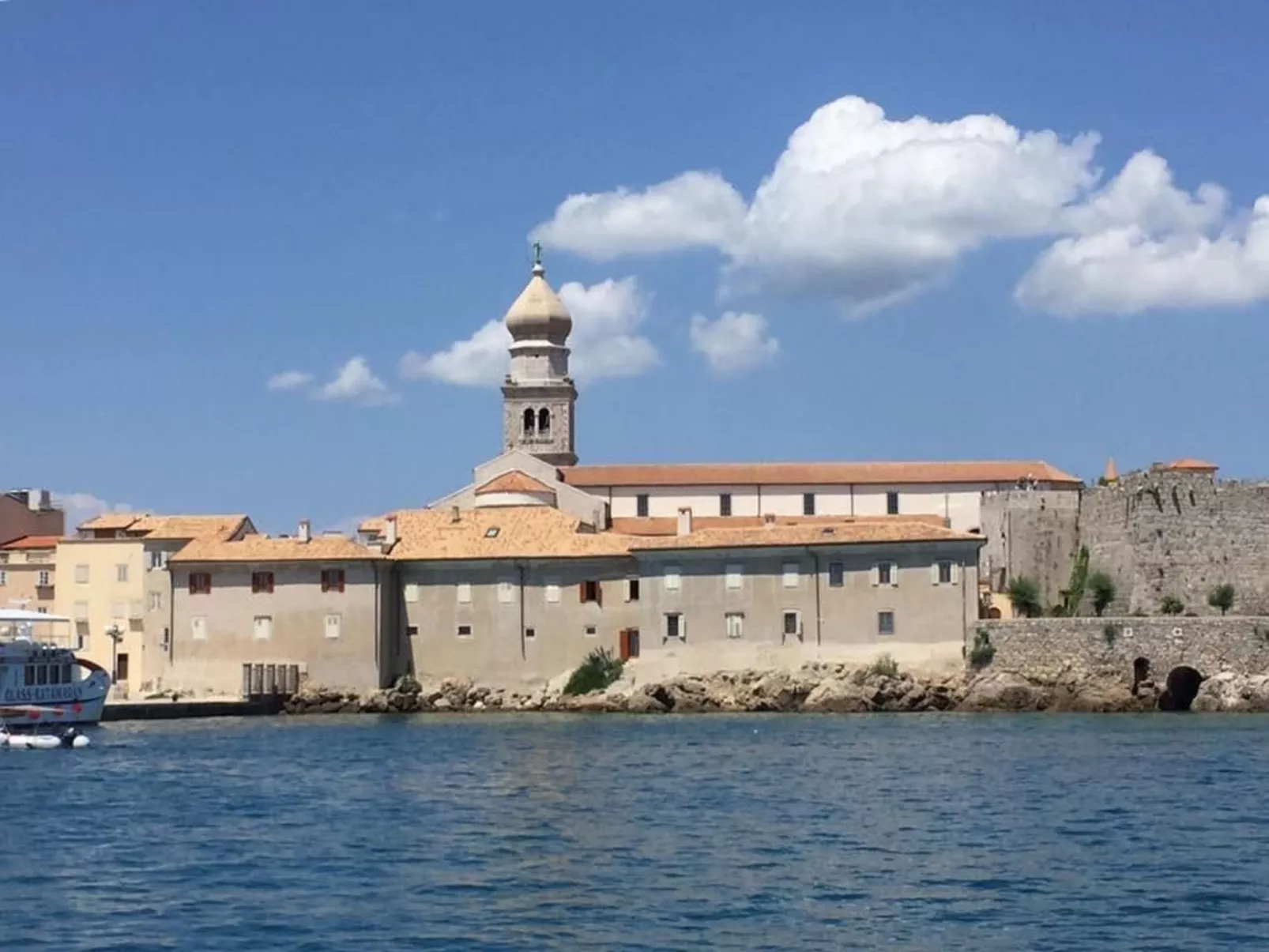 Mit Blick auf das Wasser-Outside