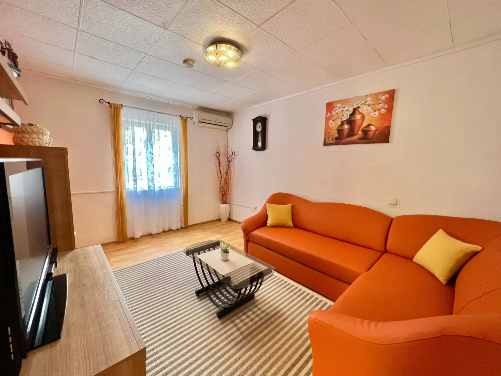 Mit eigenem Garten und Grill-Dedans