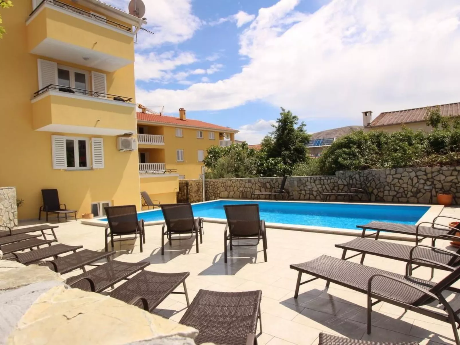 Gorica II A2+2 br.2-Dehors