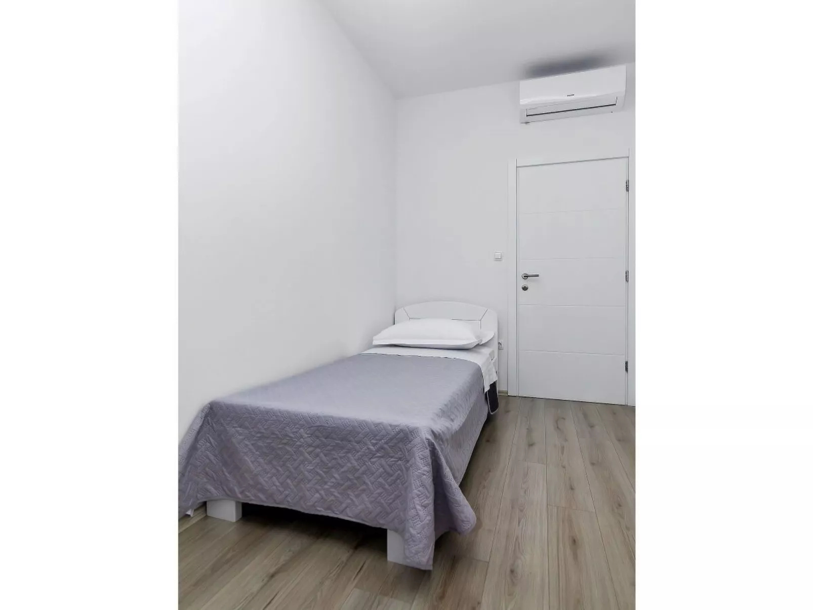 "Villa Maslina" mit Privatparkplatz-Drinnen