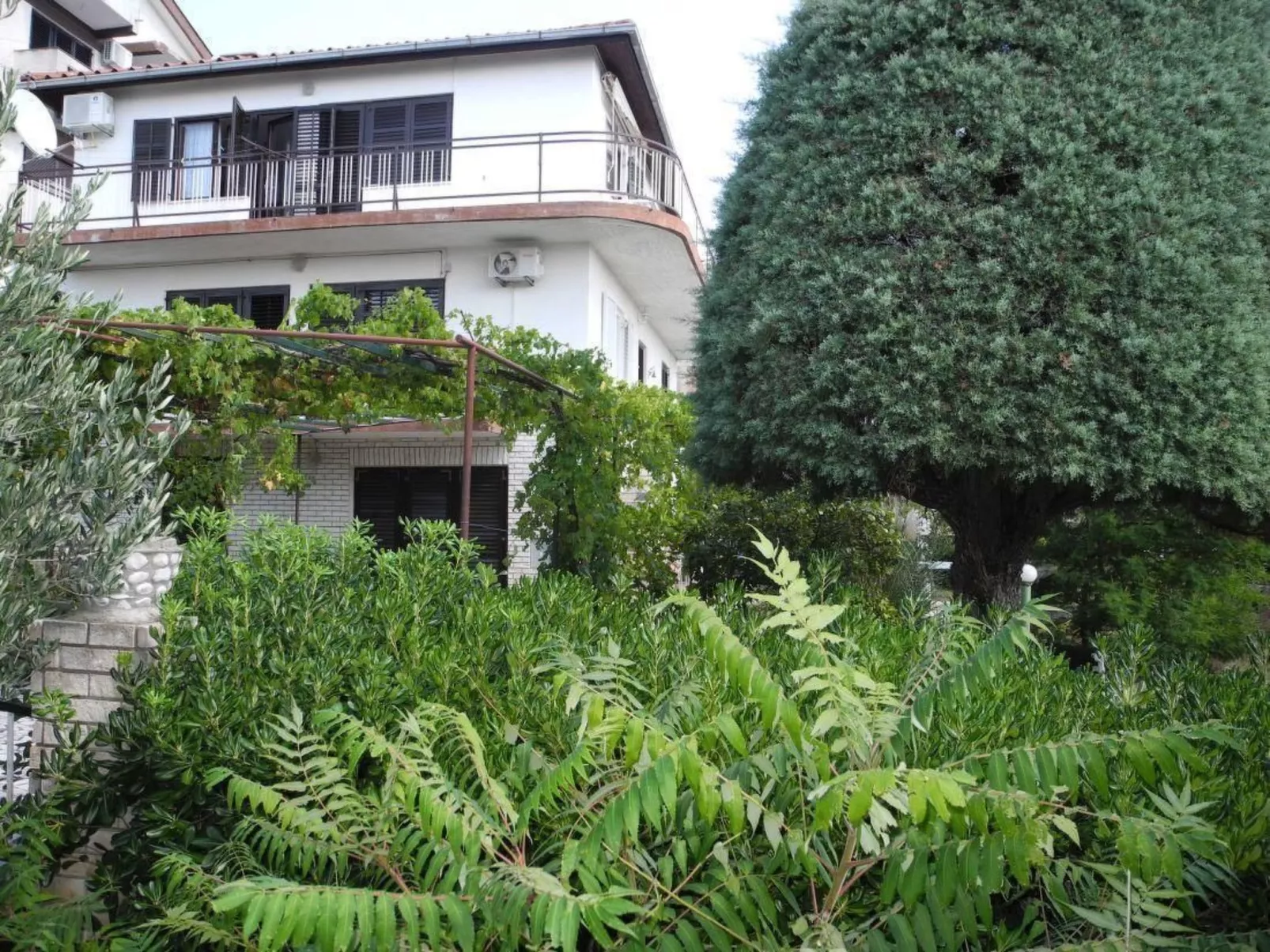 Appartement mit Balkon und Meerblick-Image-tags.info