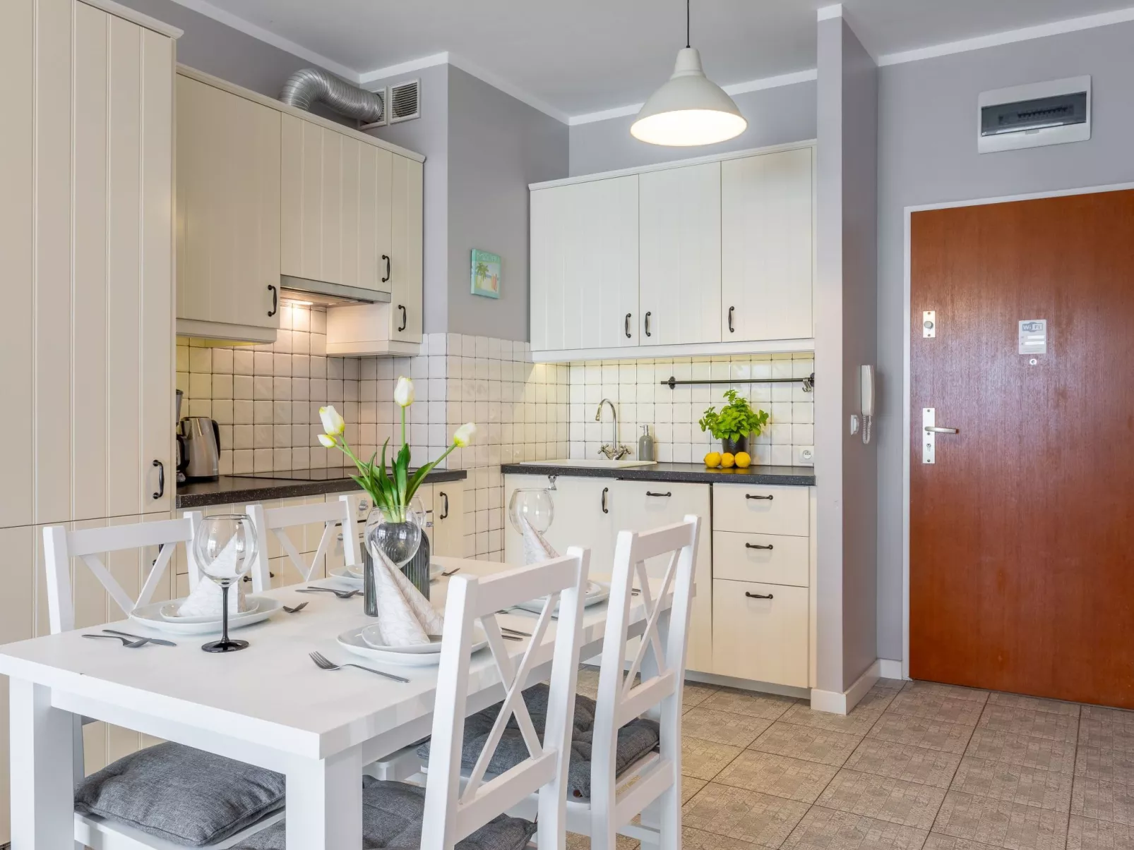 Zuza mit schönem Sonnenbalkon-Image-tags.info