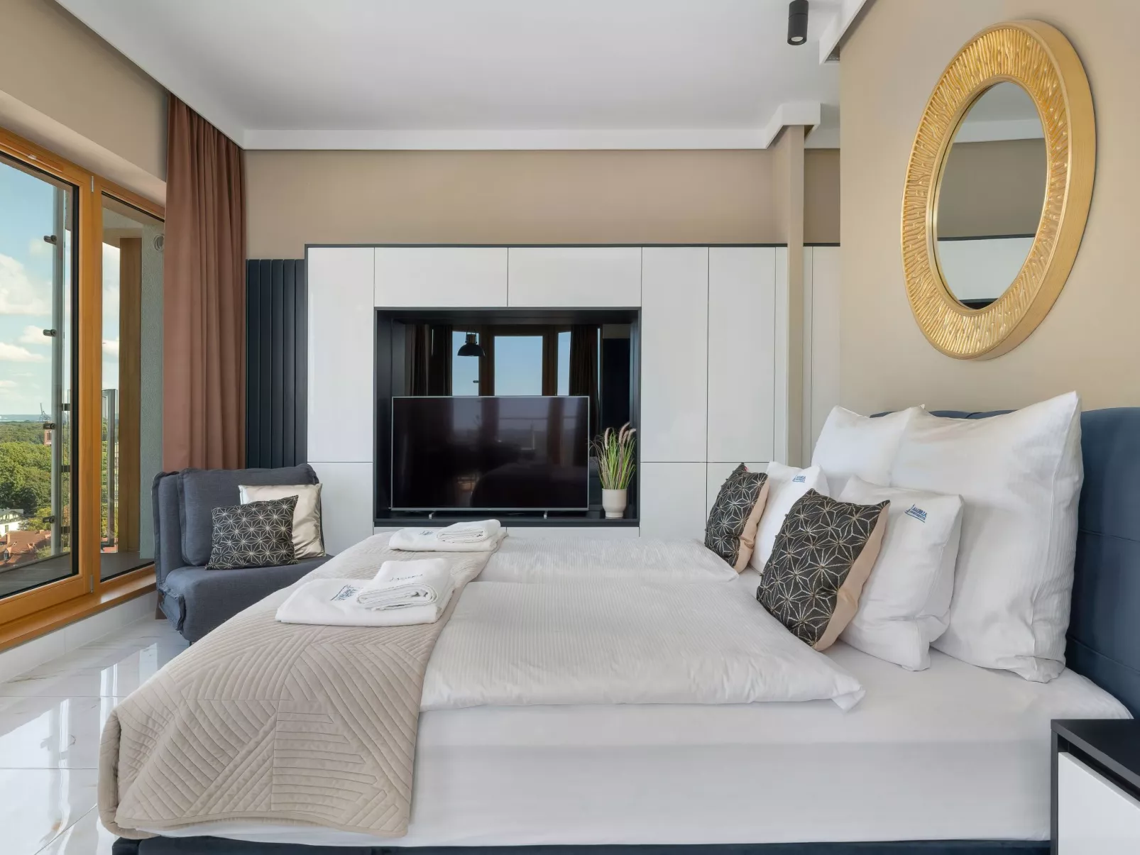 "Platan Tower 114" - Inside