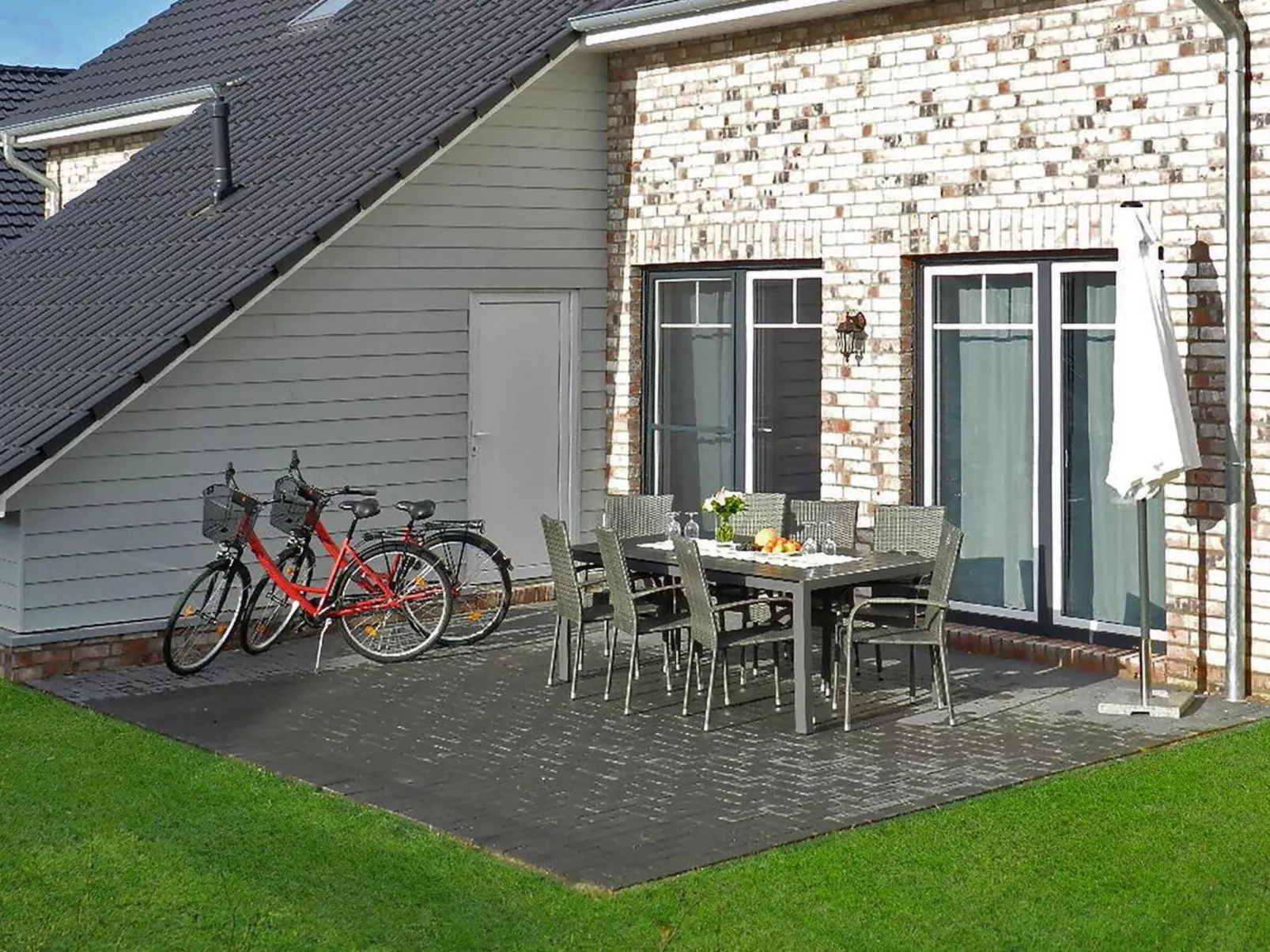 In Burhave mit Großer Terrasse-Outside