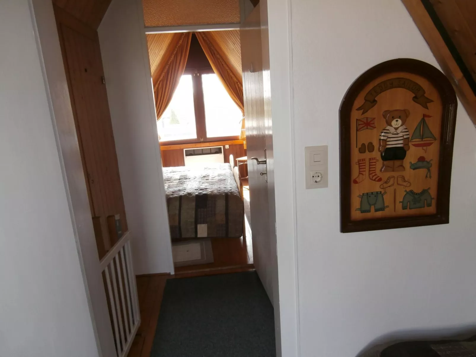 Uriges Ferienhaus mit Garten und Grill-Drinnen