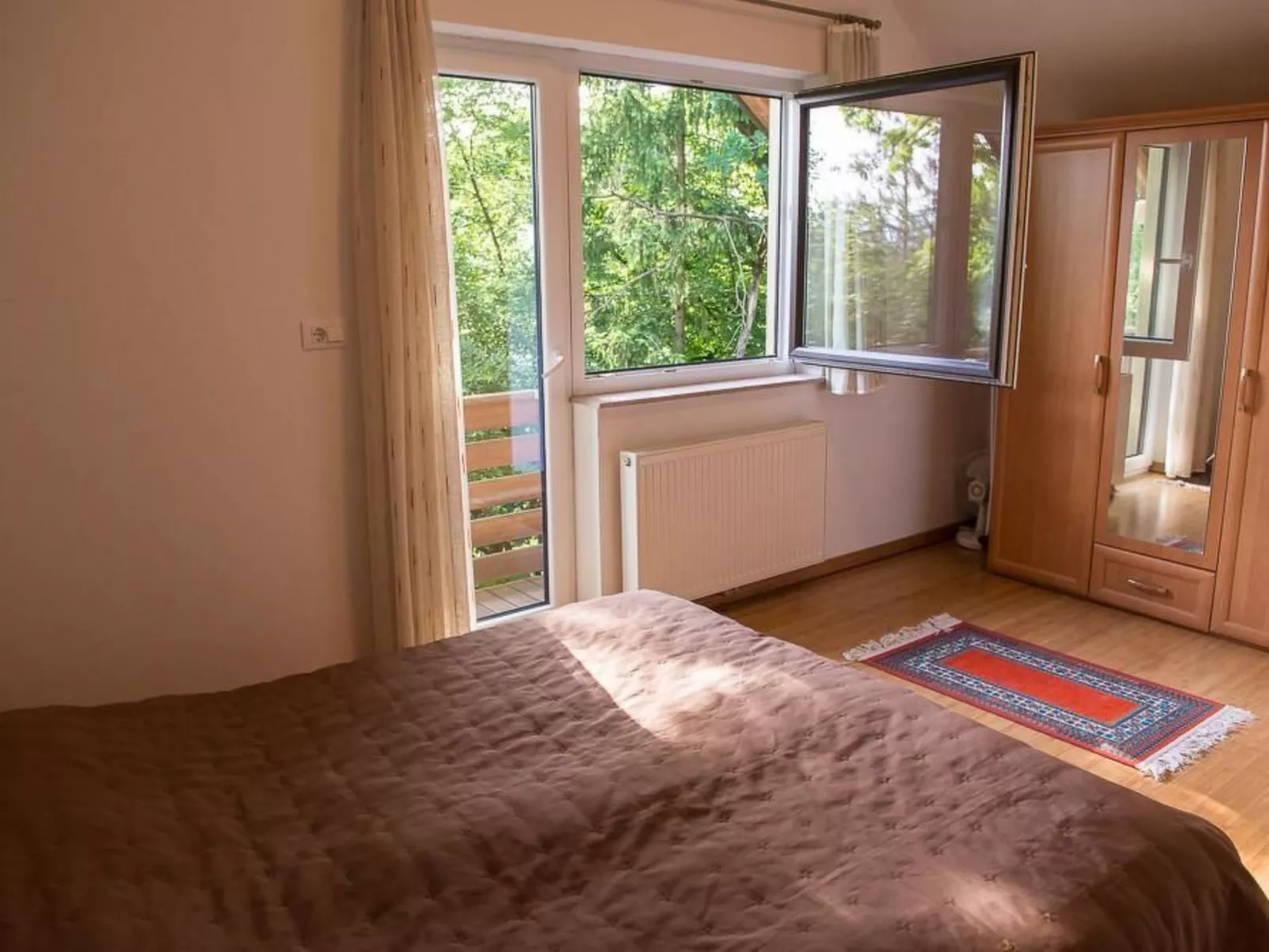 Kleines Haus am Rande des Waldes-Image-tags.info