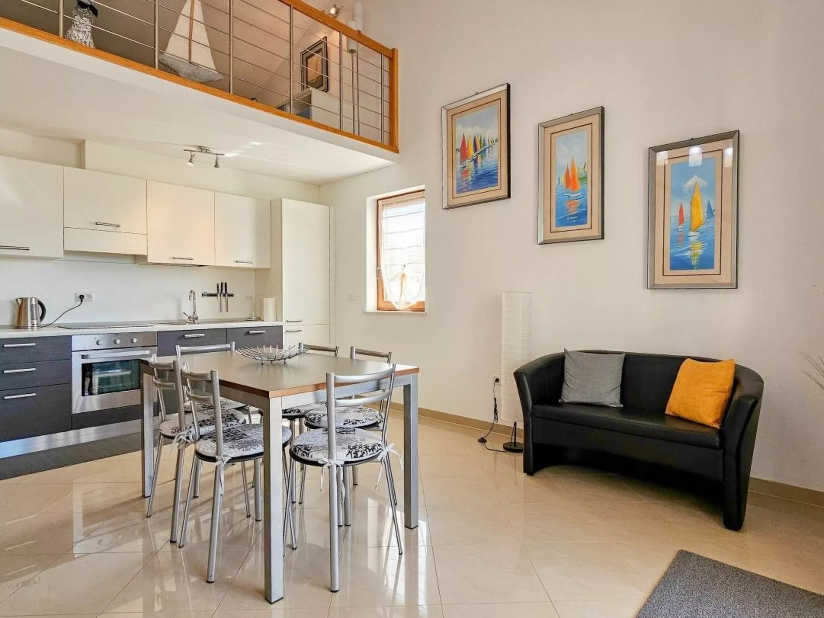 "Fabiola" mit Balkon - Drinnen